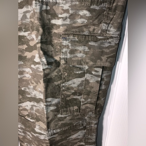 $79 LL Bean Women's size 12 Favorite Fit Stretch Canvas Cargo Pants Camouflage - Picture 4 of 12